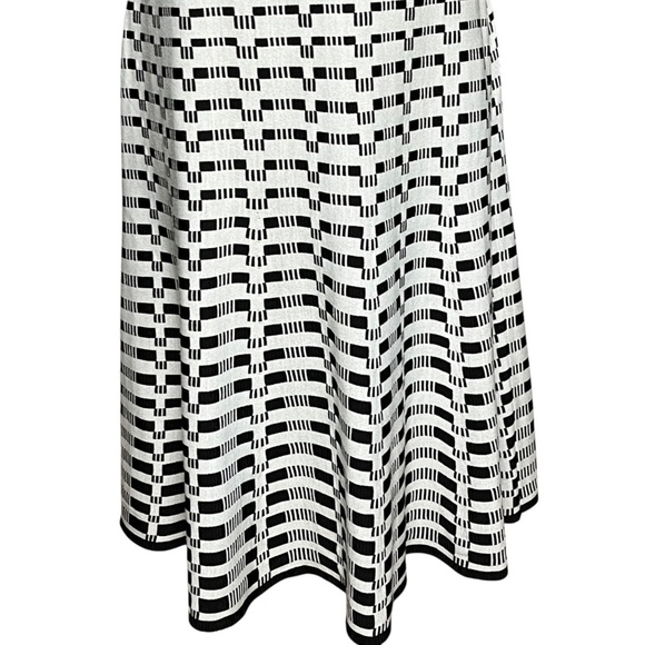 St. John Gray Black Knit Fit & Flare Dress Rayon Wool Printed Boat Neck size 12 - Picture 3 of 11